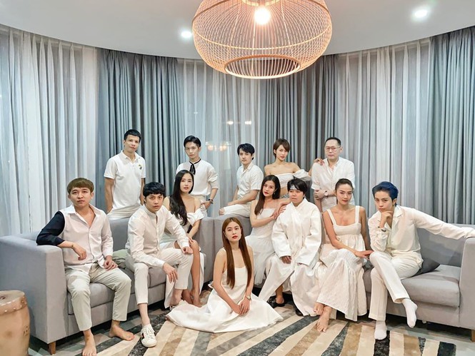 Lan Khuê, Hà Hồ, Võ Hoàng Yến khoe sắc đỉnh cao trong 1 khung hình khiến fans 'phát sốt' Hoa hậu Mai Phương Thuý xuất hiện trong khung hình hội ngộ toàn ngôi sao nổi tiếng nhân dịp sinh nhật Gil Lê.