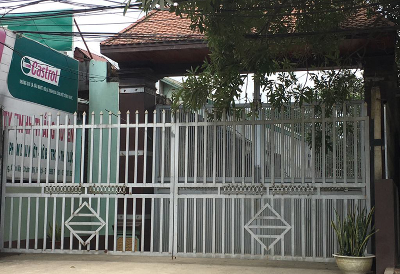 Cổng vào khu nhà nghỉ ở thị trấn Xuân Mai, Hà Nội
