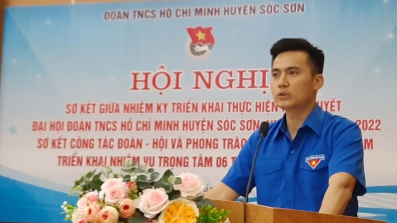 Đồng chí Lý Duy Xuân, Phó Bí thư Thành đoàn, Chủ tịch Hội đồng Đội thành phố Hà Nội phát biểu tại chương trình