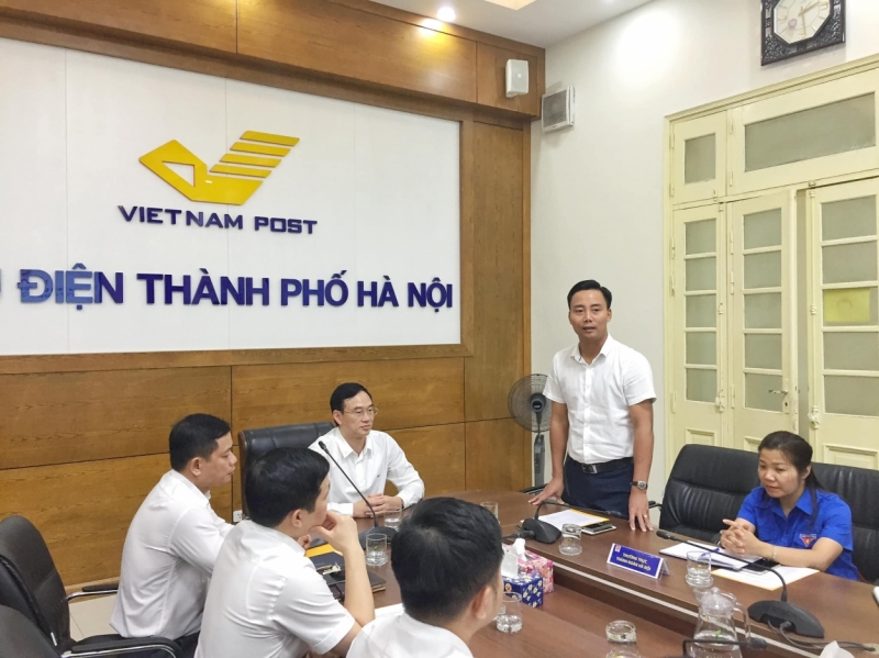 Đồng chí Phó Bí thư Thành đoàn Hà Nội phát biểu tại hội nghị