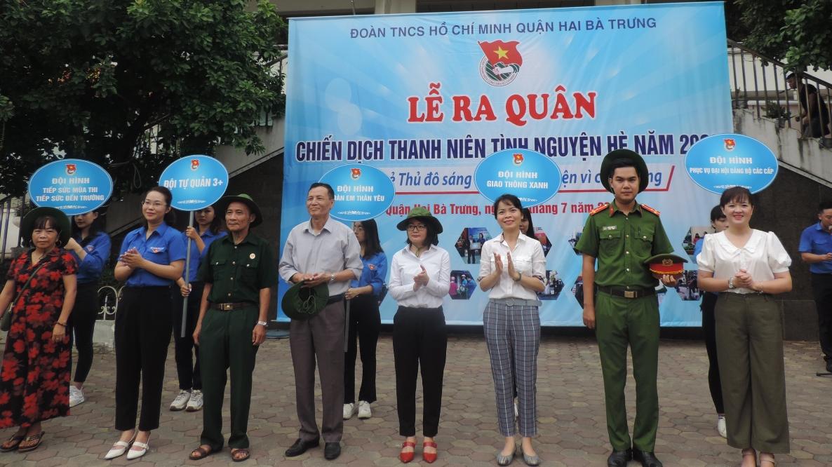 Ra quân Chiến dịch hè, bạn trẻ nô nức đi hiến máu tình nguyện