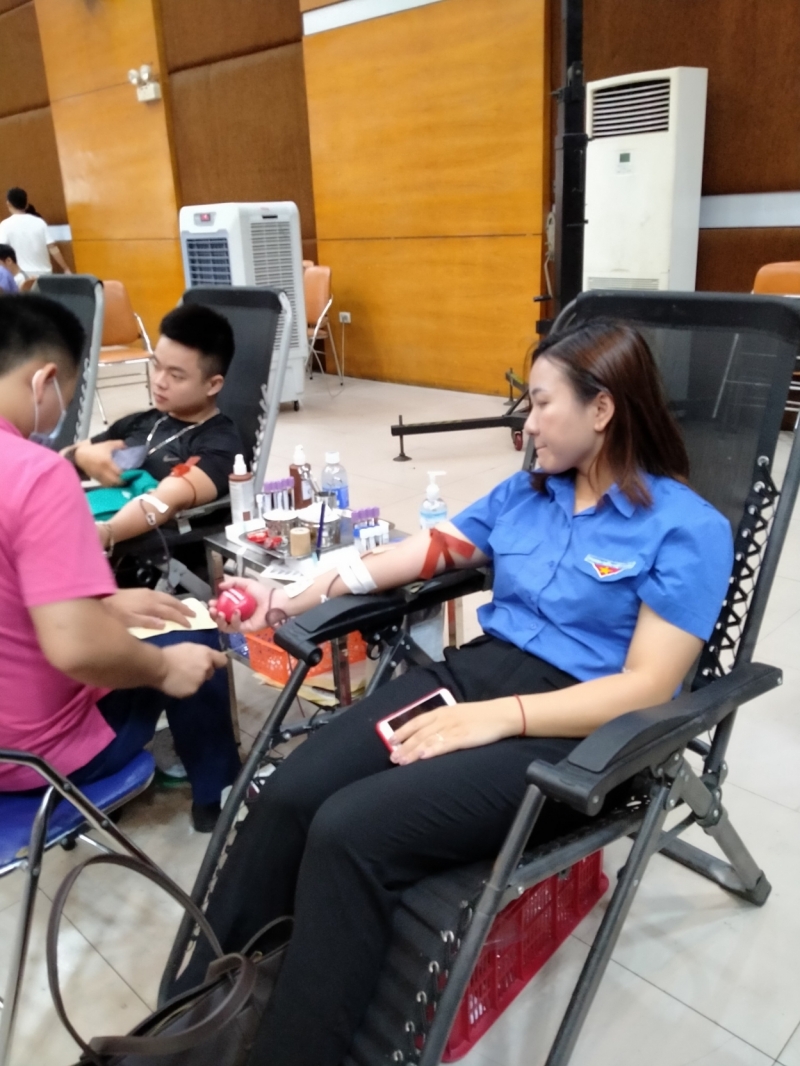 Đây cũng là hoạt động thiết thực của tuổi trẻ trong quận hưởng ứng Chiến dịch Thanh niên tình nguyện hè