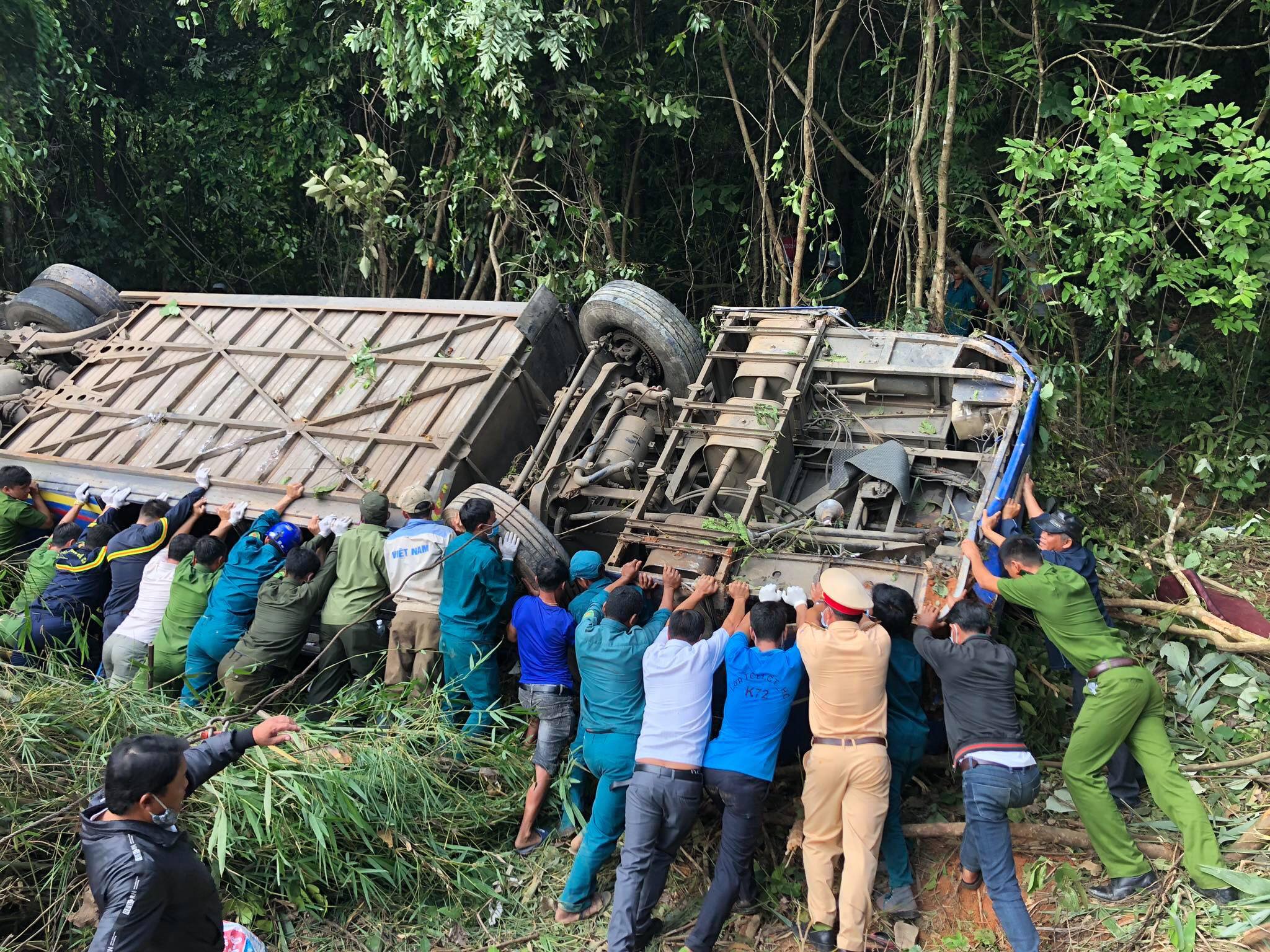 Thêm 1 người tử vong trong vụ tai nạn giao thông thảm khốc tại Kon Tum