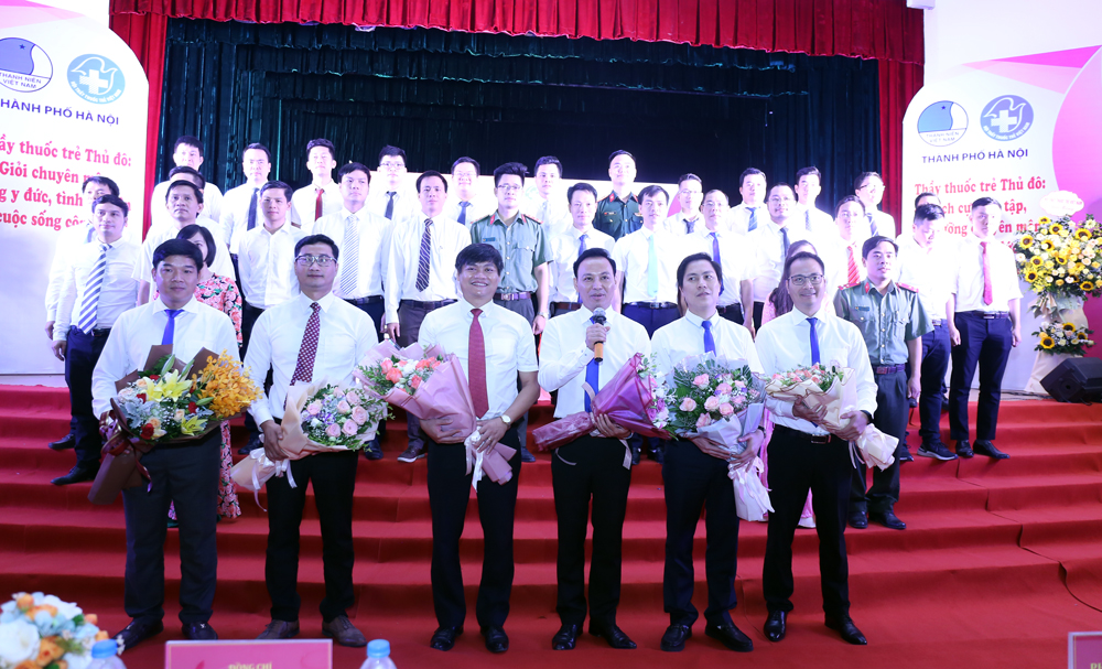 Ban Chấp hành Hội Thầy thuốc trẻ thành phố Hà Nội khoá IV ra mắt tại Đại hội