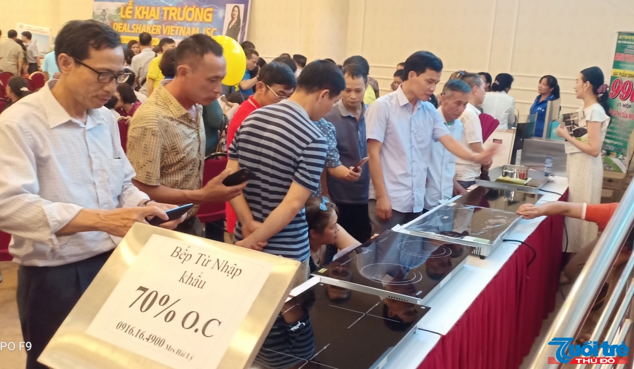 Các khách hàng là thành viên Tập đoàn Onelife quôc tế tại Việt Nam tham gia Hội chợ Dealshaker Expo