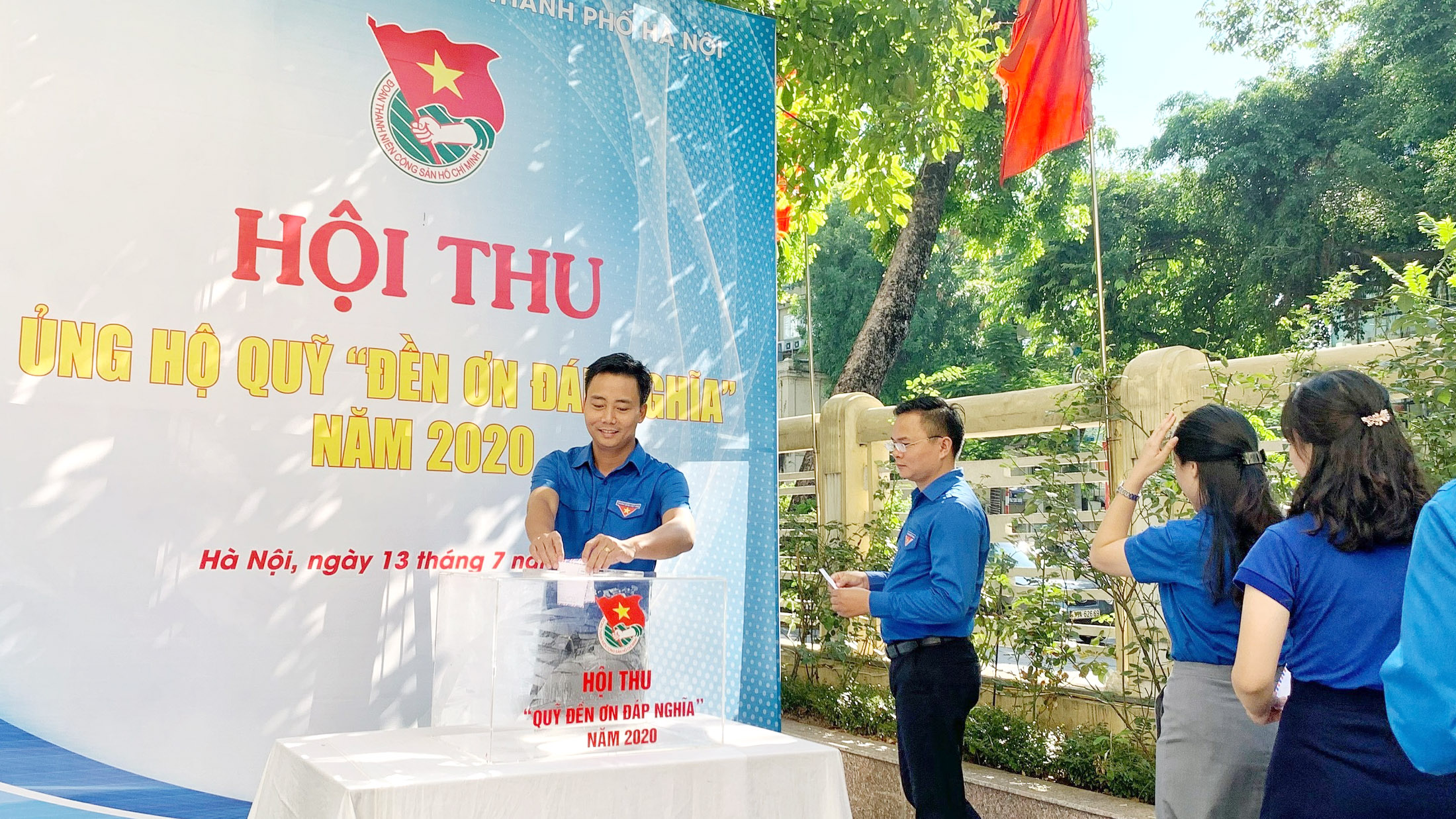 Tuổi trẻ Thủ đô trao 100 triệu đồng tới Quỹ