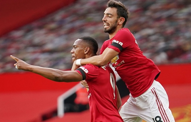 Martial toả sáng trong cả hai bàn thắng của Manchester United