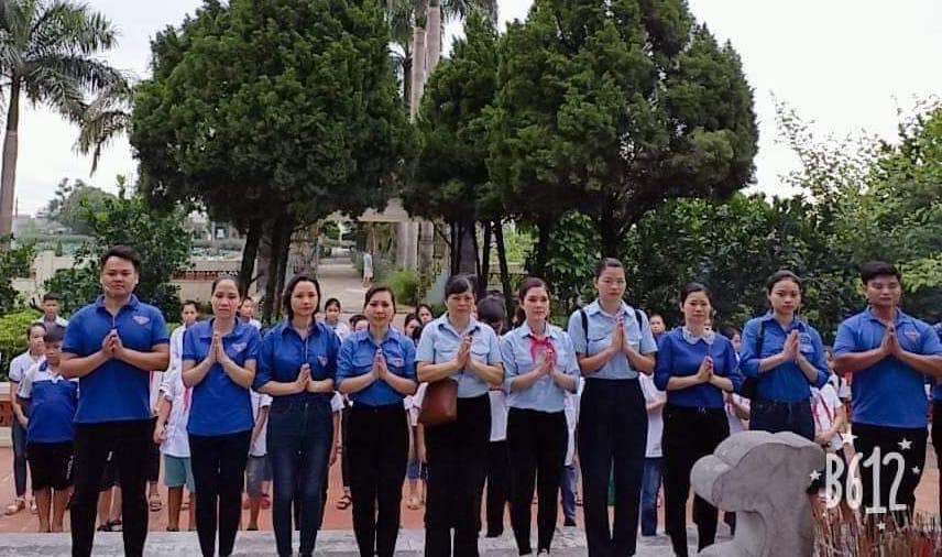 Đoàn viên, thanh niên, học sinh huyện Ứng Hòa dâng hương tưởng niệm anh hùng liệt sĩ tại Khu Cháy