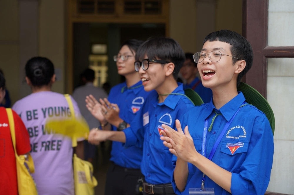 Nắng nóng của mùa hè không làm giảm bớt nhiệt huyết của