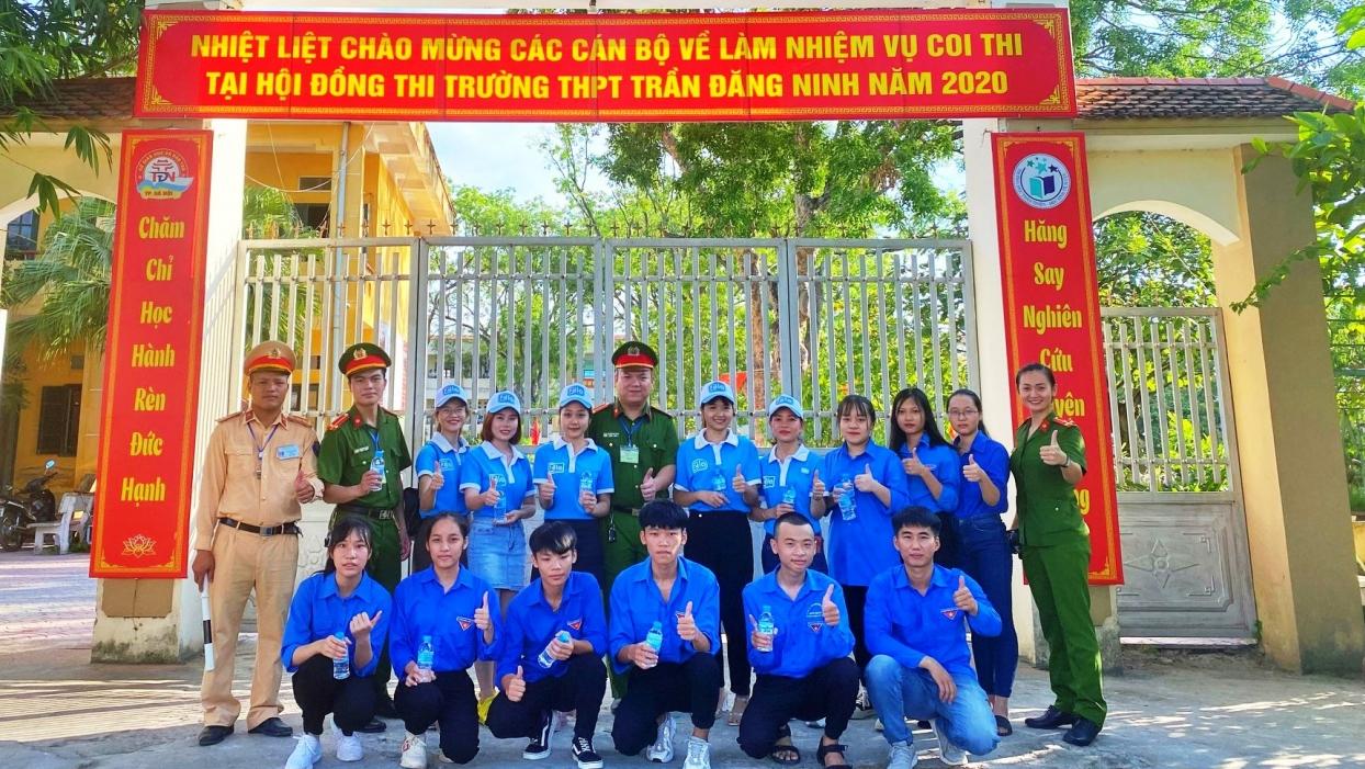 Thanh niên Ứng Hoà tiếp sức học trò thi vào lớp 10