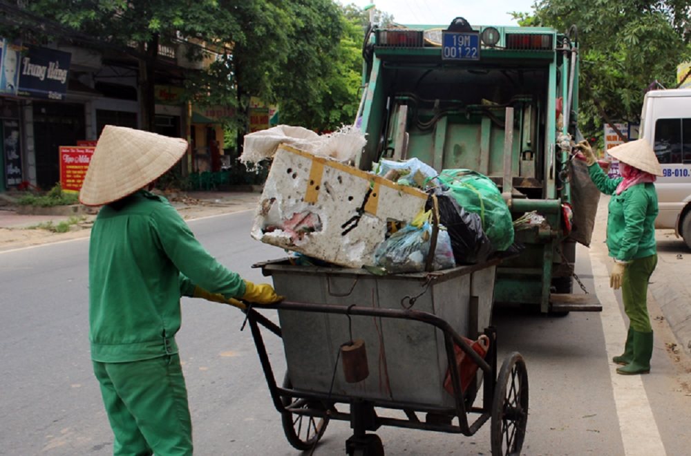 Thu phí rác thải theo khối lượng sẽ hạn chế xả rác ra môi trường