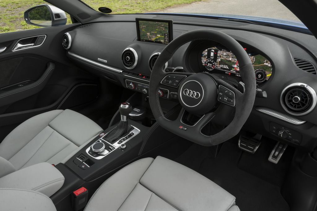 Audi RS3 394 mã lực có giá bán từ 1,33 tỷ VNĐ tại Anh Quốc
