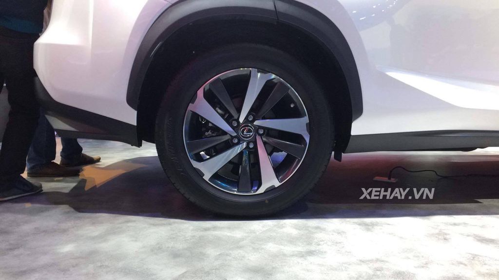 [VMS 2017] Chiêm ngưỡng vẻ đẹp khỏe khoắn, hiện đại của Lexus NX300 2018