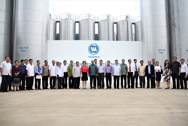 Đoàn đại biểu cấp cao Lào thăm và làm việc Nhà máy Sữa Việt Nam Vinamilk