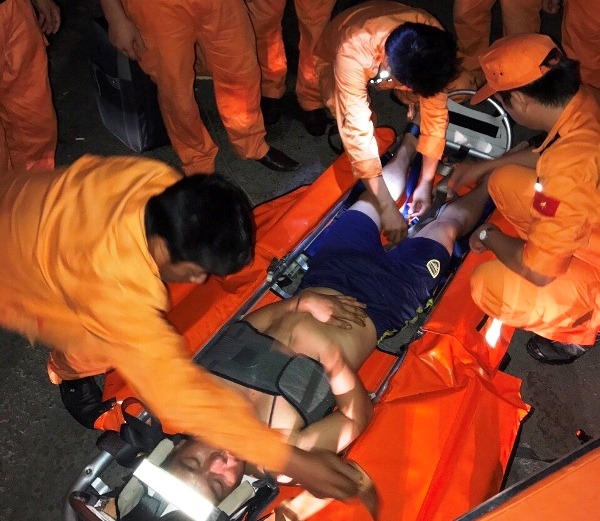 Cứu thuyền viên Việt Nam bị tai nạn trên tàu nước ngoài