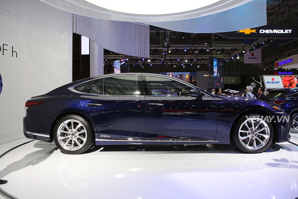 [ĐÁNH GIÁ XE] Lexus LS500h - Ngôi sao sáng nhất triển lãm Ô tô Việt Nam 2017