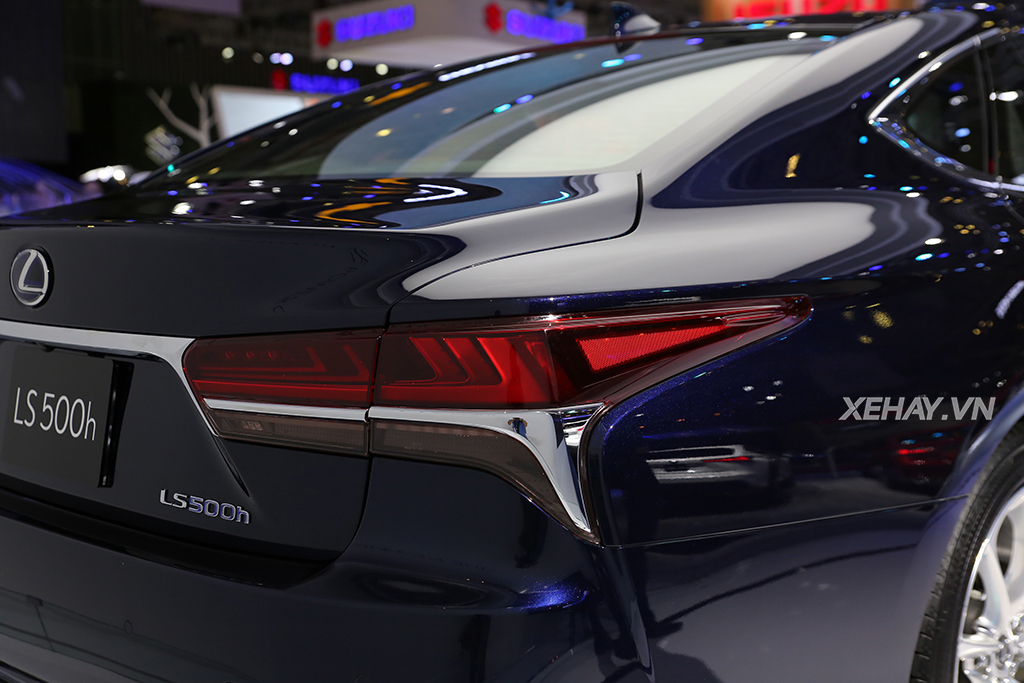 [ĐÁNH GIÁ XE] Lexus LS500h - Ngôi sao sáng nhất triển lãm Ô tô Việt Nam 2017