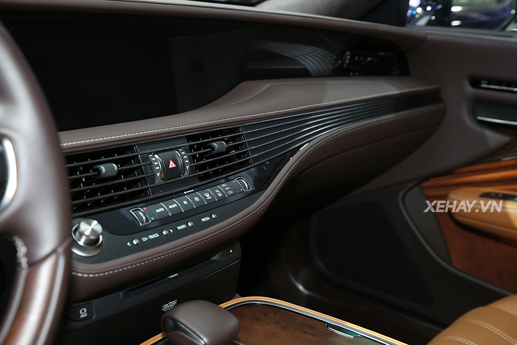 [ĐÁNH GIÁ XE] Lexus LS500h - Ngôi sao sáng nhất triển lãm Ô tô Việt Nam 2017