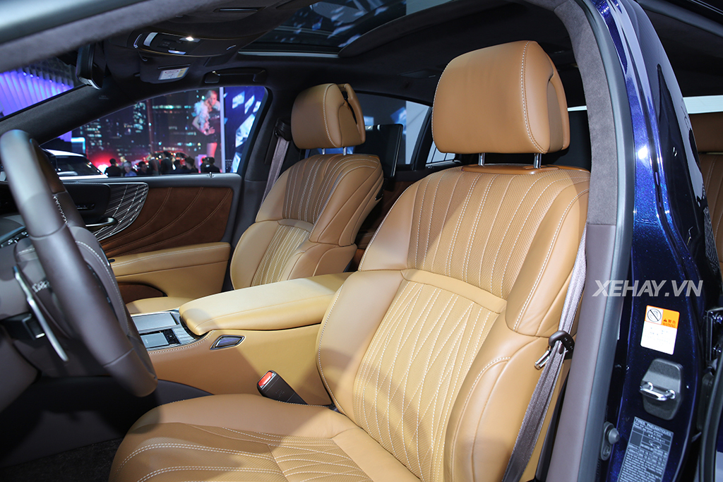 [ĐÁNH GIÁ XE] Lexus LS500h - Ngôi sao sáng nhất triển lãm Ô tô Việt Nam 2017