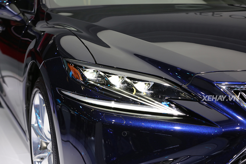 [ĐÁNH GIÁ XE] Lexus LS500h - Ngôi sao sáng nhất triển lãm Ô tô Việt Nam 2017