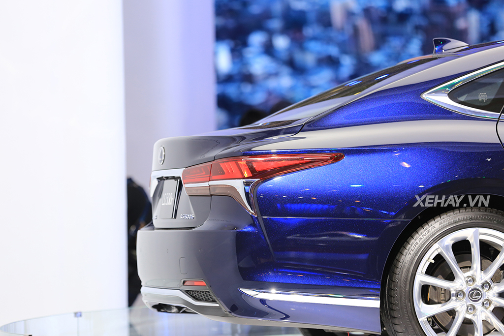 [ĐÁNH GIÁ XE] Lexus LS500h - Ngôi sao sáng nhất triển lãm Ô tô Việt Nam 2017