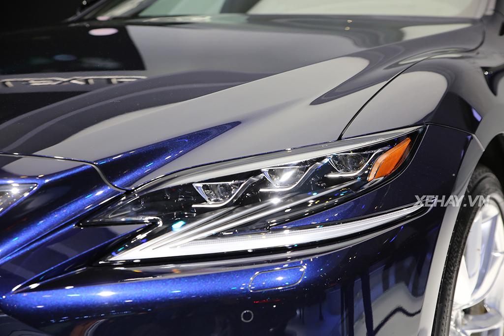 [ĐÁNH GIÁ XE] Lexus LS500h - Ngôi sao sáng nhất triển lãm Ô tô Việt Nam 2017