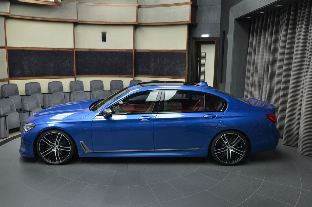 BMW M760Li xDrive Estoril Blue - 
