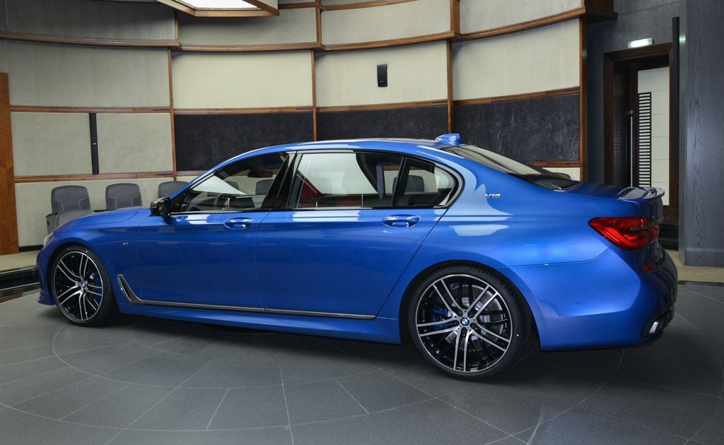 BMW M760Li xDrive Estoril Blue - 