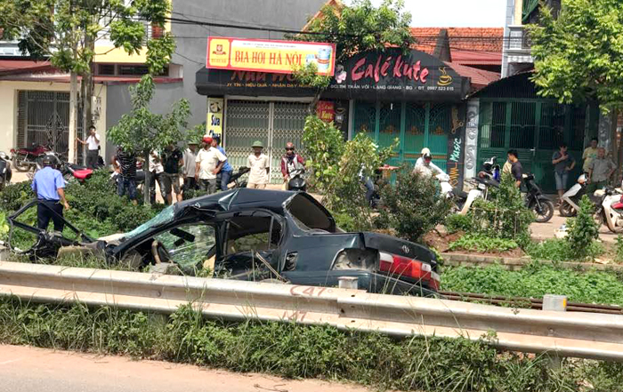 Bắc Giang: Chủ tịch Hội khuyến học tử vong sau tai nạn giữa ô tô với tàu hoả