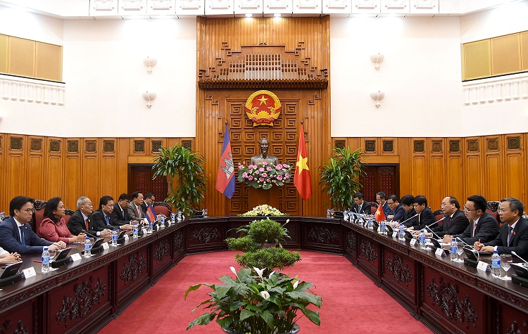 Thủ tướng Nguyễn Xuân Phúc tiếp Phó Chủ tịch Thượng viện Campuchia