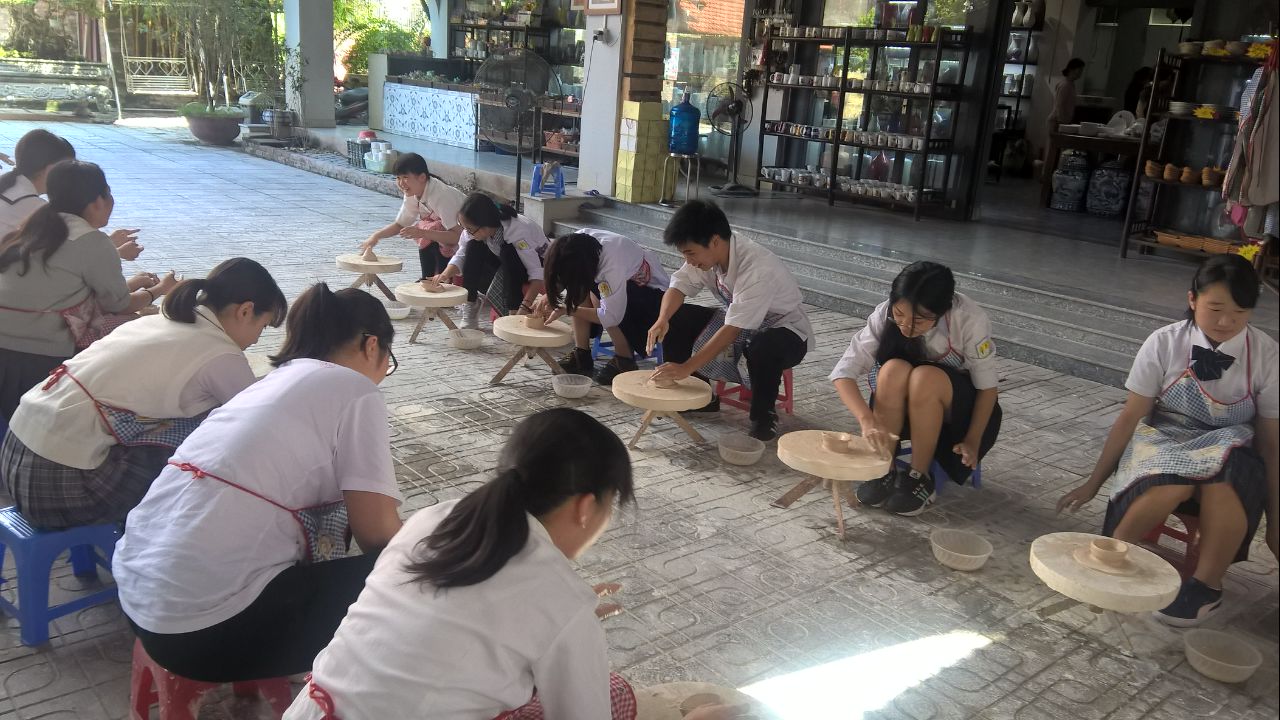 Học sinh Nhật Bản hào hứng trải nghiệm văn hóa Việt Nam