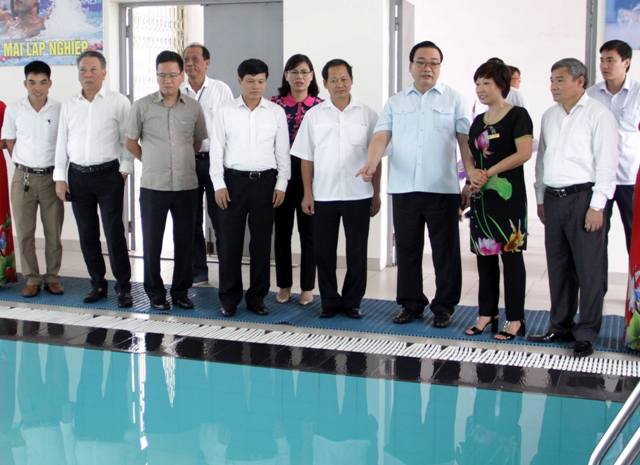 Bí thư Thành ủy Hoàng Trung Hải thăm một số mô hình, trường học của huyện Thanh Trì