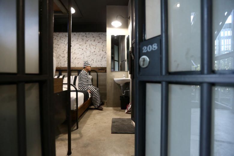 Giới trẻ thích thú với khách sạn phong cách nhà tù tại Thái Lan