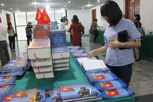 Ra mắt bộ sách lịch sử Việt Nam đồ sộ nhất và những bộ sách quý về văn hóa, biển đảo