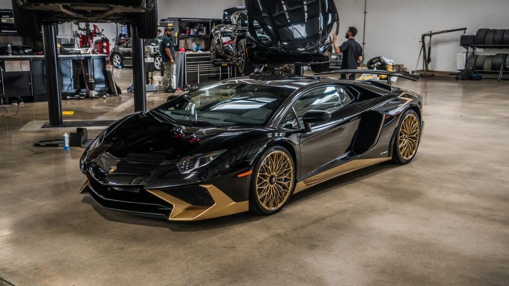 Ấn tượng mạnh với Lamborghini Black Gold - một trong những chiếc Aventador SV cuối cùng được sản xuất