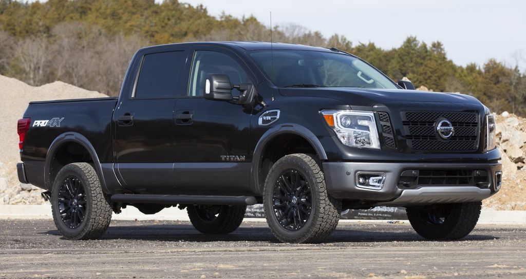 Nissan mang Titan và Titan XD cùng một chiếc Datsun 1960 tới Triển lãm xe bán tải