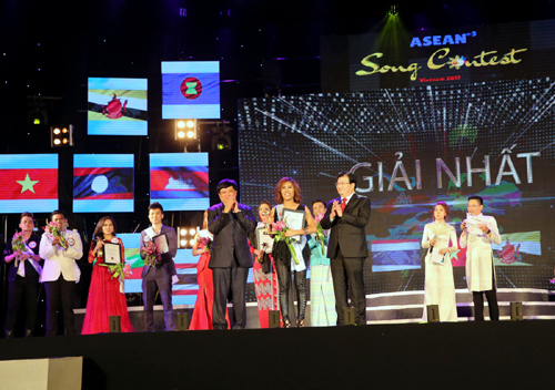 Thí sinh Việt Nam đạt giải Nhì cuộc thi Tiếng hát ASEAN + 3