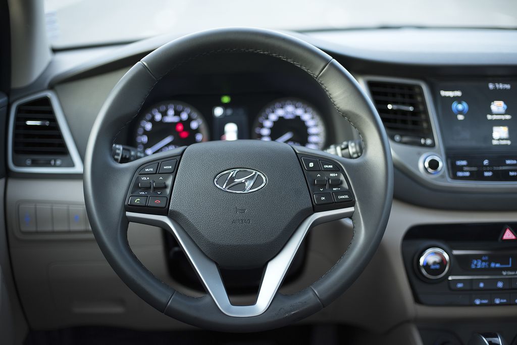 Hyundai Tucson 2017 lắp ráp trong nước chính thức ra mắt khách hàng Việt, giá từ 815 triệu đồng
