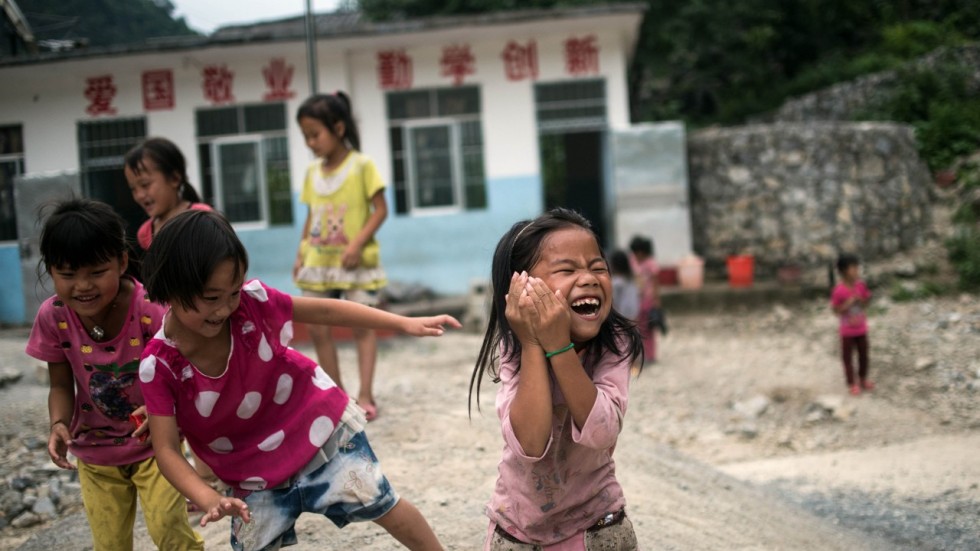 Trung Quốc: Người đàn ông nghèo nhận nuôi 12 trẻ bị bỏ rơi