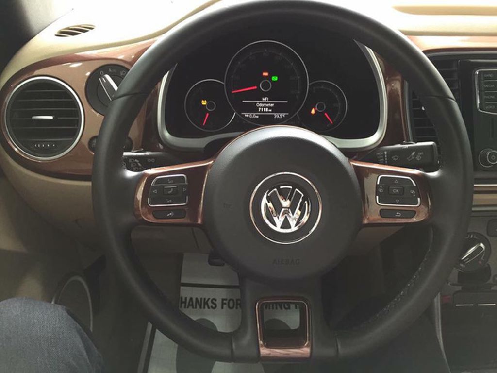 Ngắm Volkswagen Beetle Convertible 2017 vừa 