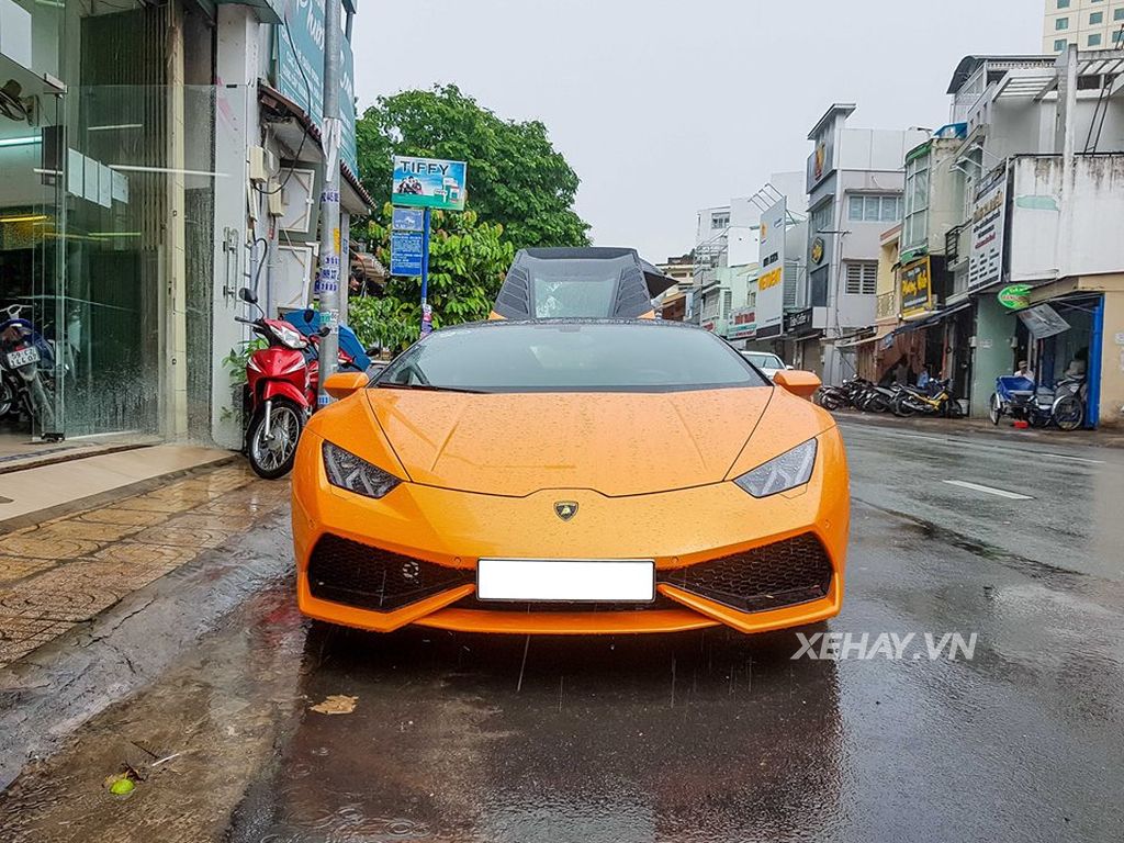 TP.HCM: Lamborghini Huracan màu cam bị bắt gặp khi đang lắp thêm cánh gió Vorsteiner