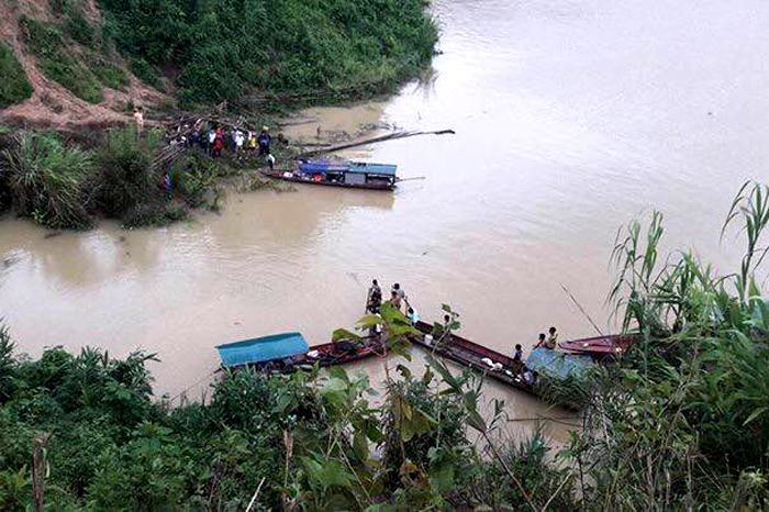 Lai Châu: Xe con lao xuống lòng hồ thủ điện Sơn La, 2 người tử vong