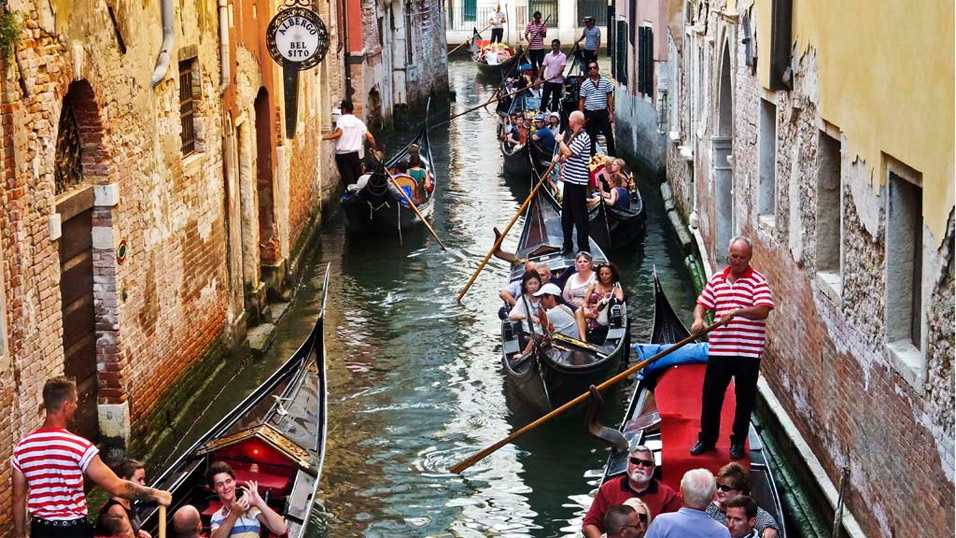 Venice (Italia): Thành phố kênh đào đang bị du khách “nhấn chìm”