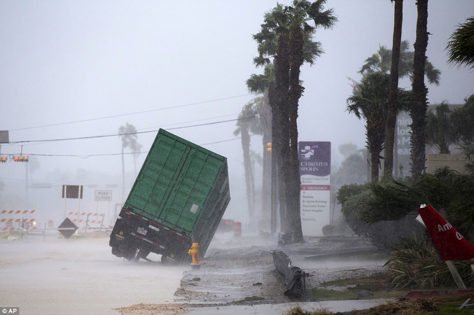 Siêu bão Harvey hoành hành Texas, Mỹ ban bố tình trạng thảm họa