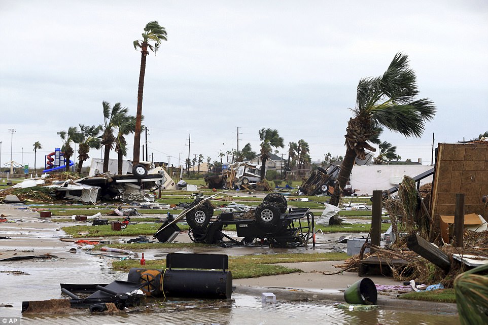 Siêu bão Harvey hoành hành Texas, Mỹ ban bố tình trạng thảm họa