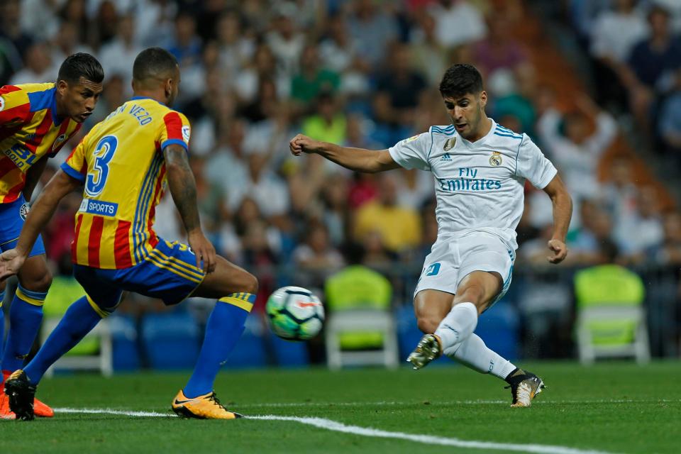 Real Madrid 2-2 Valencia: Chủ nhà hòa trong may mắn