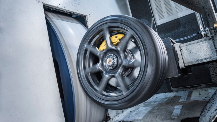 Porsche 911 Turbo S Exclusive sẽ nhận được tùy chọn các bánh xe sợi carbon từ năm 2018
