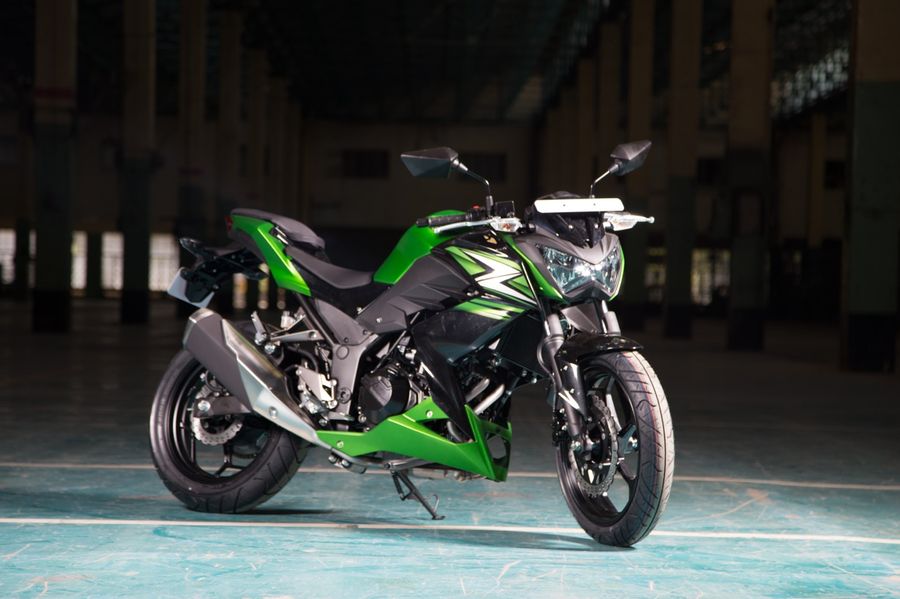Kawasaki Z250 ABS cập nhật thêm màu mới, giá từ 102 triệu VNĐ