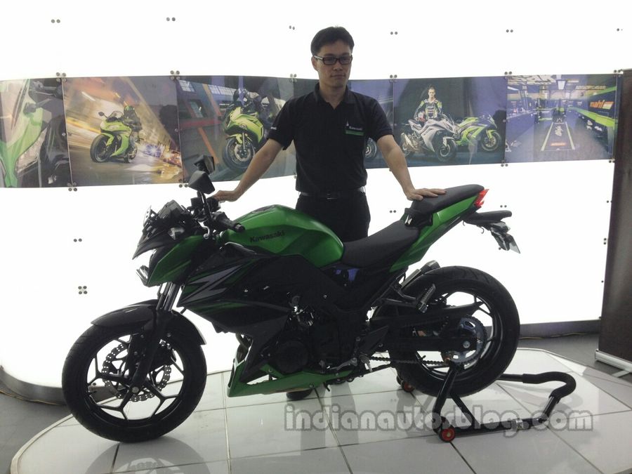 Kawasaki Z250 ABS cập nhật thêm màu mới, giá từ 102 triệu VNĐ