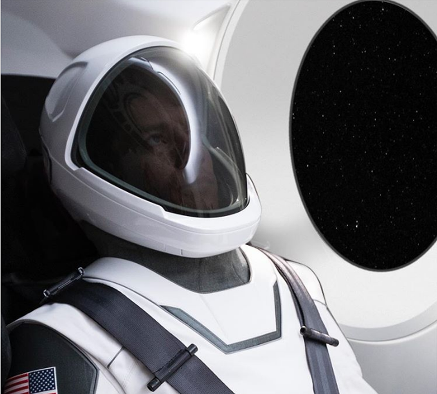 Tỷ phú Elon Musk tiết lộ bộ đồ du hành không gian SpaceX